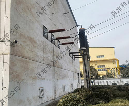 126kV復(fù)合穿墻套管現(xiàn)場運行2